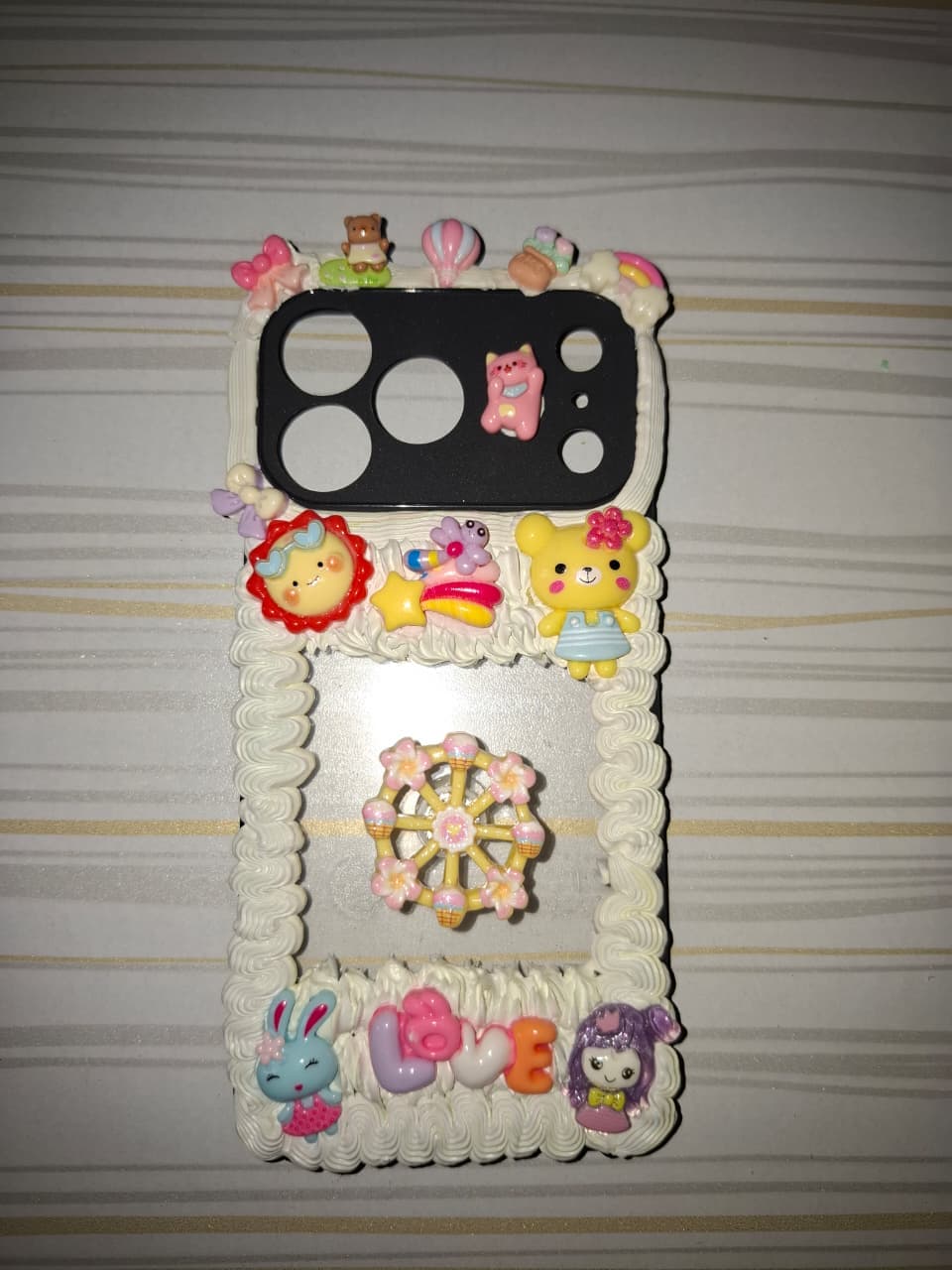 Ready-to-Ship Vanilla Carousel Case